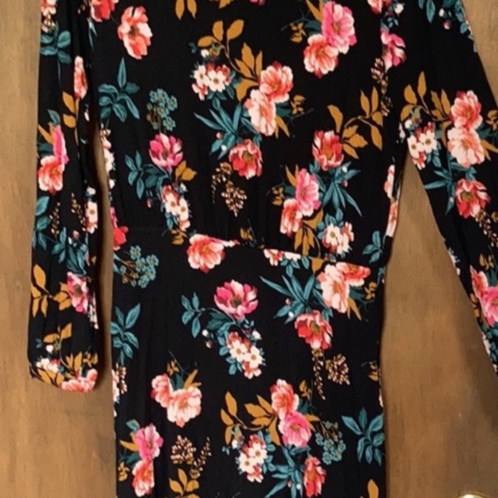 Relisted Loft dress floral print with cut out in back party event casual 6P - Picture 3 of 13